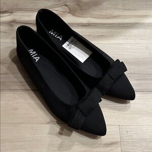 MIA Josefine Black Knit Pointed Toe Bow Flats